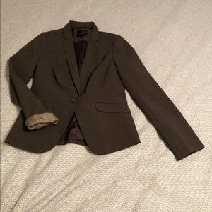 Excellent blazer for work or a casual look